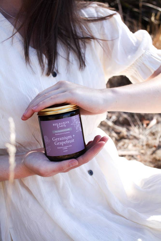 Geranium and grapefruit essential oil candle